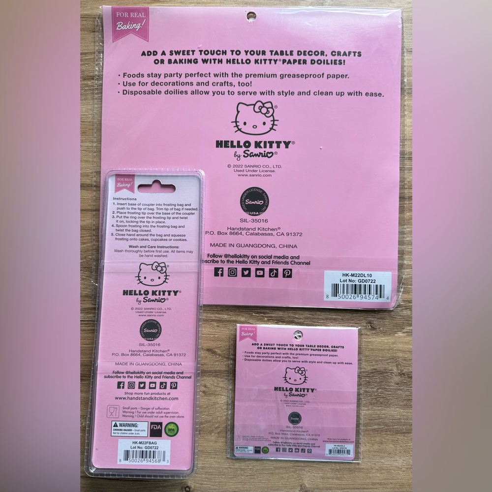 Hello Kitty Pink and White Cake Cupcake Decorating Set Frosting Bag Doilies NWT - Picture 2 of 5